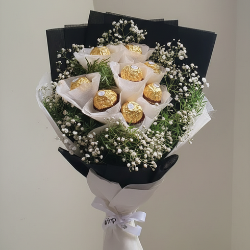 Süßer Schimmer Schokolade – Ferrero Rocher Pralinenstrauß mit Gypsophila – Amores