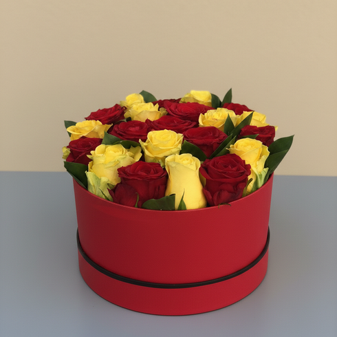 20 Rosen Box – Blumen in Zylinderbox mit roten & gelben Rosen, Same-Day-Lieferung Linz | Amores