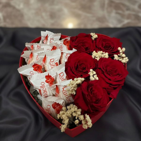 Amour Box – Rote Herzbox mit roten Rosen, Schleierkraut & Raffaello, Same-Day-Lieferung Linz | Amores