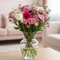 Pinke Lebensfreude – Pfingstrosen & Nelken Bouquet in Rosa, Same-Day-Lieferung Linz | Amores