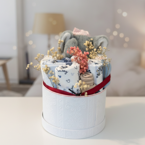 Reine Liebe Korb – Runde Geschenkbox mit grauem Plüsch-Elefant, Baby-Unterwäsche & Söckchen, Same-Day-Lieferung Linz | Amores