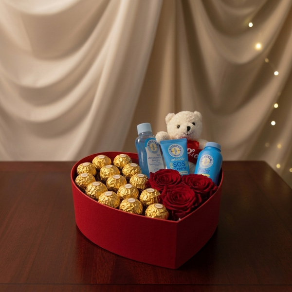 Süße Ankunft Pflege Box – Rote Herzbox mit weißem Teddybär, roter Rose, Babypflege & Ferrero Rocher, Same-Day-Lieferung Linz | Amores