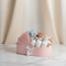 Kleine Schritte Kinderwagen – Handgefertigter Kinderwagen aus Babywindeln, Babycreme & Söckchen, Same-Day-Lieferung Linz | Amores