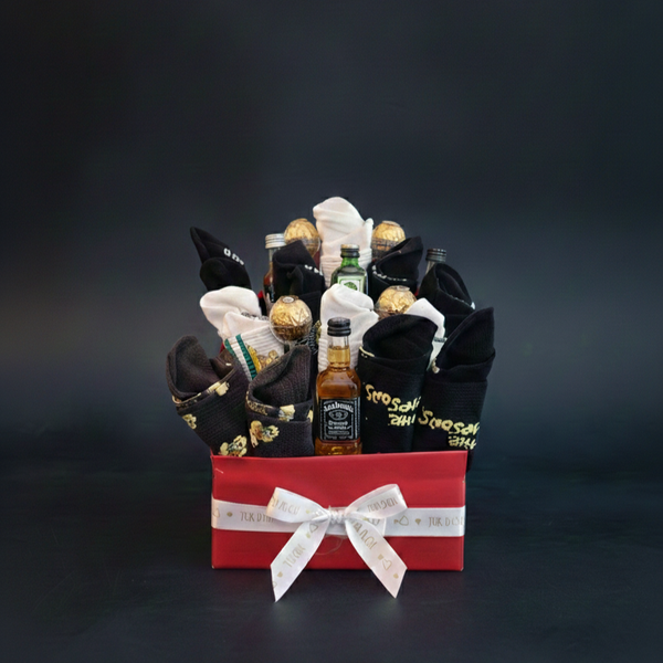 Die Perfekte Kombi – Herren Geschenkset mit Socken, Ferrero Rocher & Mini-Spirituosen, Same-Day-Lieferung Linz | Amores